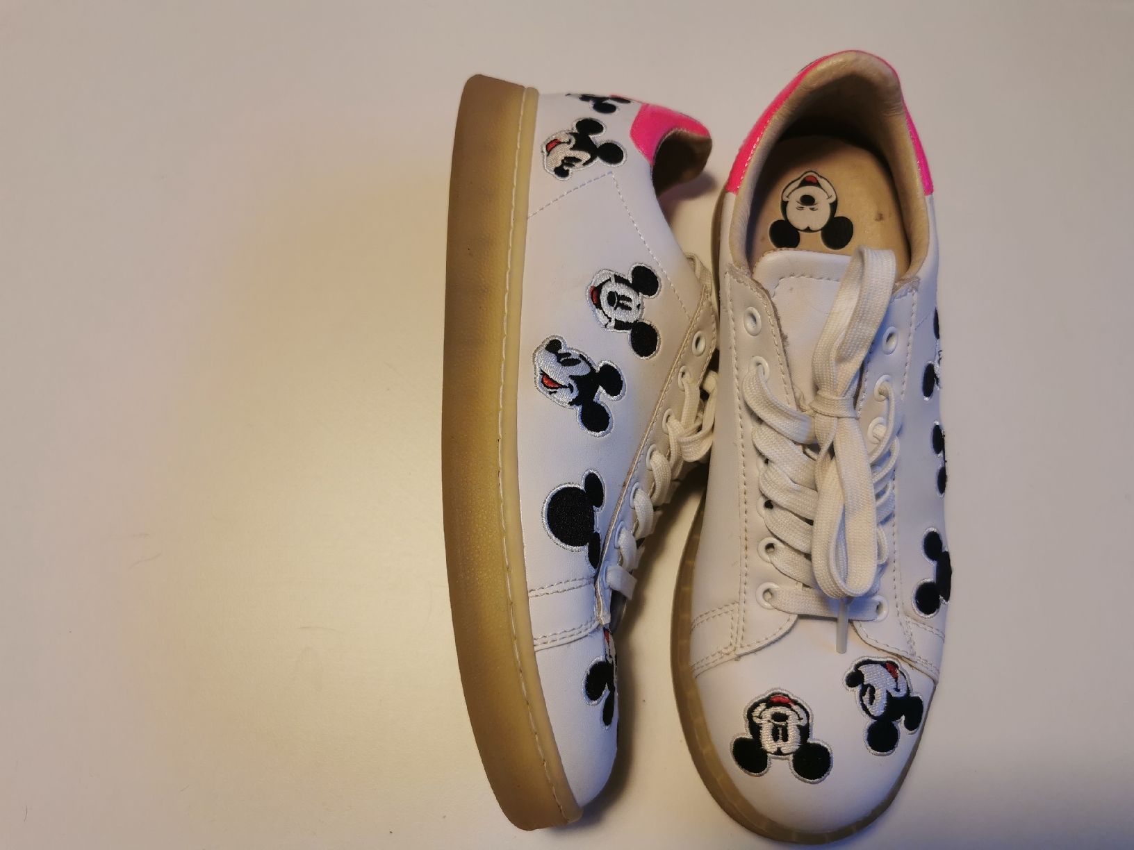 Scarpe da donna: Leder Sneaker Micky Mouse grösse 39 – Nuovo (secondo la descrizione) da Sachseln venduto da Ohlala-Shop