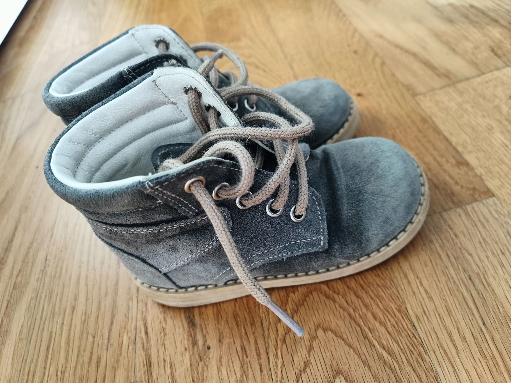 Scarpe per ragazzi: Kinder Schuhe 25 – Usato da Muri AG venduto da Mupuputs