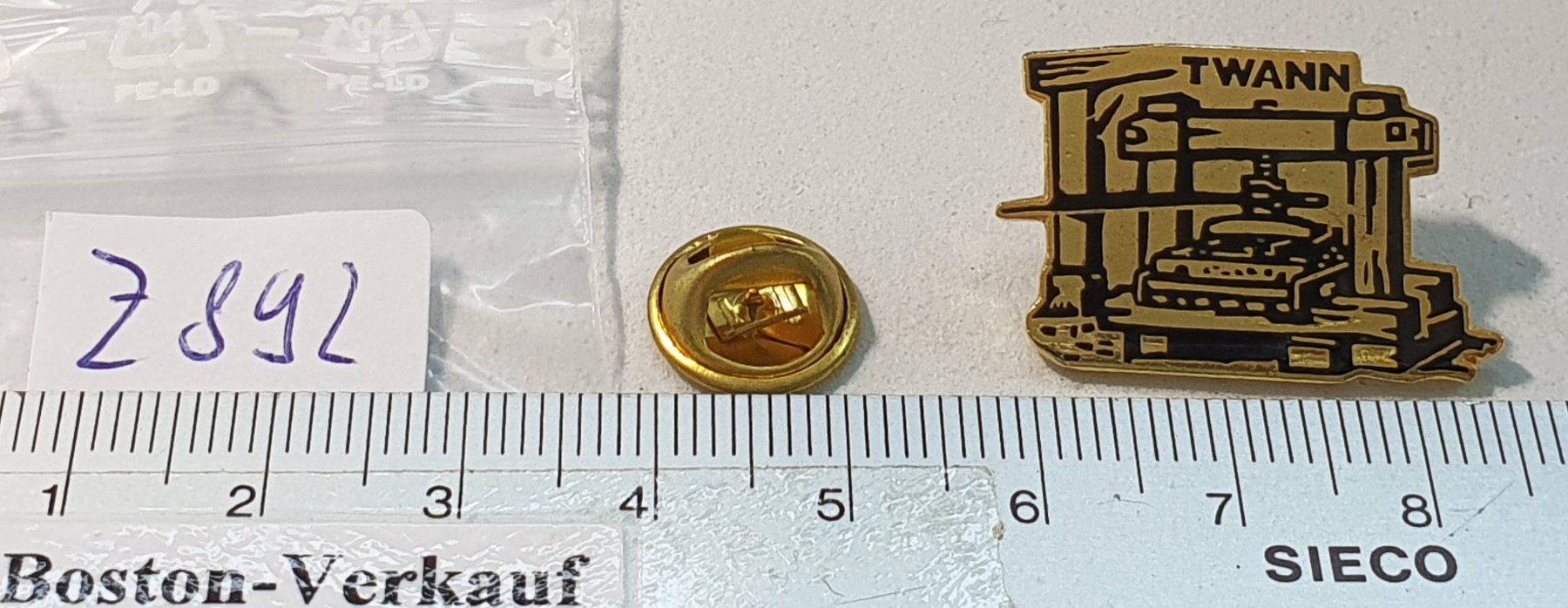 Placchette & Badge: Z892 - Pin Traubenpresse TWANN – Usato da Reinach BL venduto da Boston-Verkauf 1