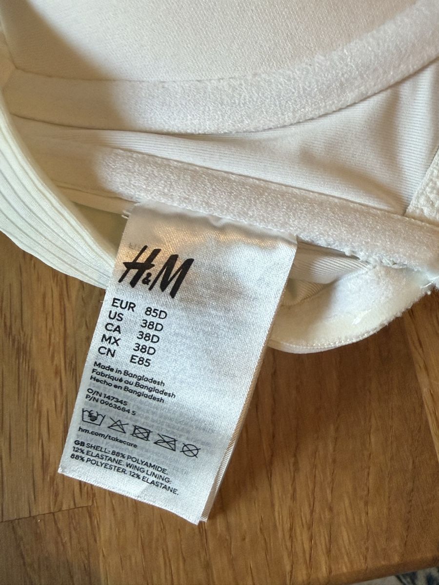 H&M Badekleider & Bikinis: H&M Bikini Oberteil Weiss Grösse 85D – Gebraucht aus Basel von zukk_ 5