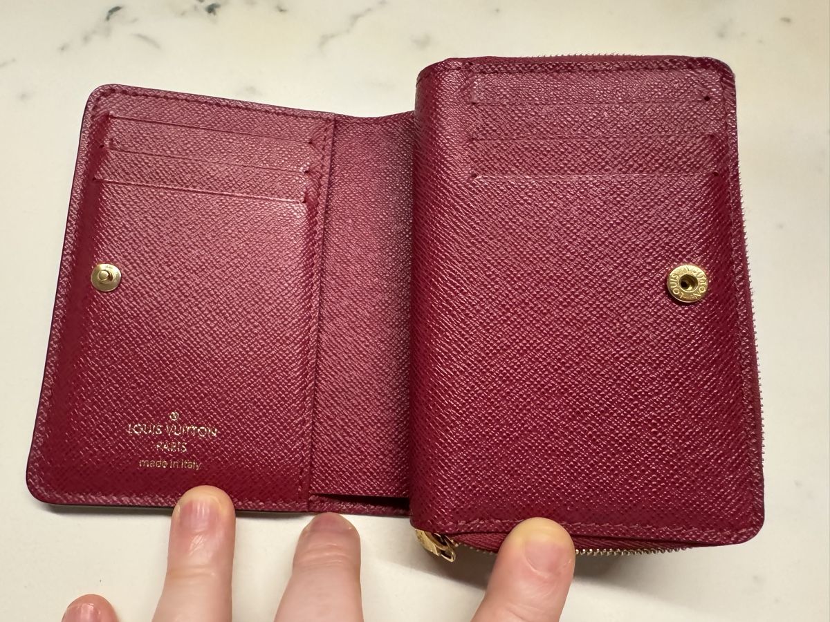 Louis Vuitton Portamonete: Louis Vuitton Lou Portemonnaie – Usato da Nänikon venduto da Belle1605 2