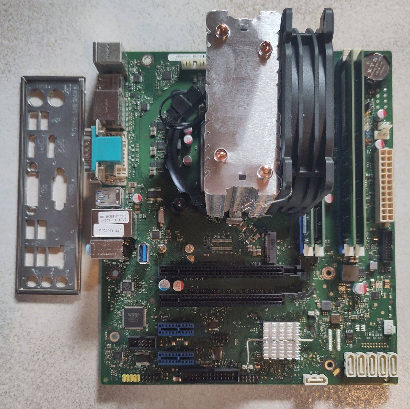 Fujitsu Schede madri: Fujitsu D3417-B1, Intel Xeon E3 1225v5, 32GB ECC DDR4 – Usato da Bubendorf venduto da craniac