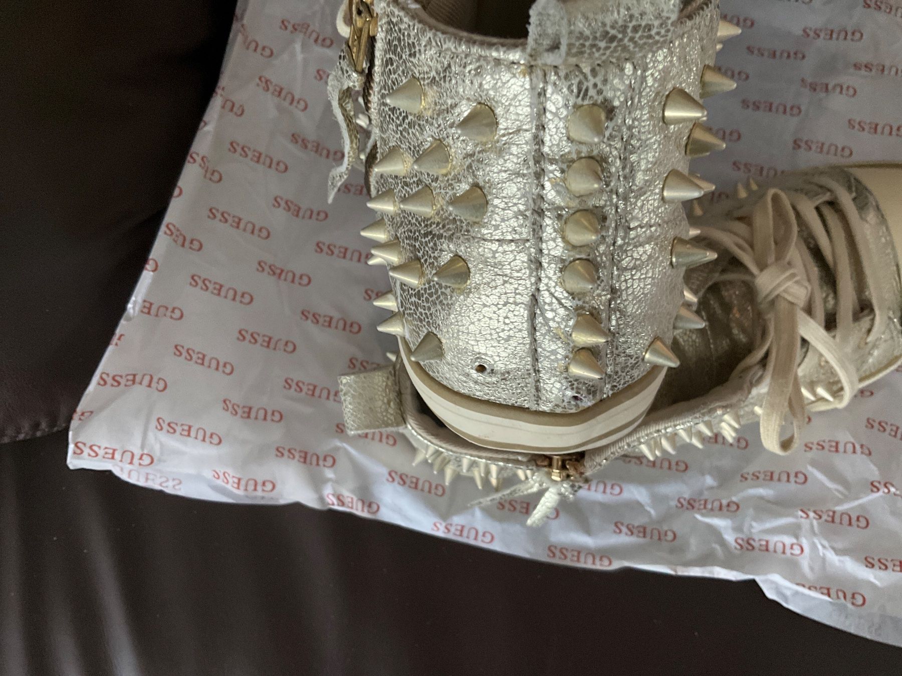 Guess Chaussures femmes: Basket Guess pointure 39 dorée occasion – D'occasion à Murten par Louis1954 3