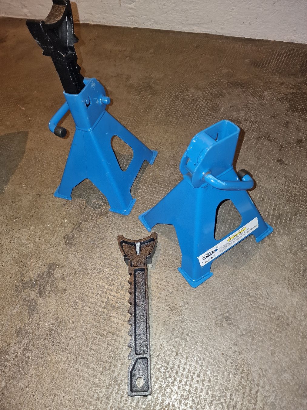 Altro in Decorazioni & Accessori: 3 TON jack stands – Usato da Basel venduto da jua_vy2c 3