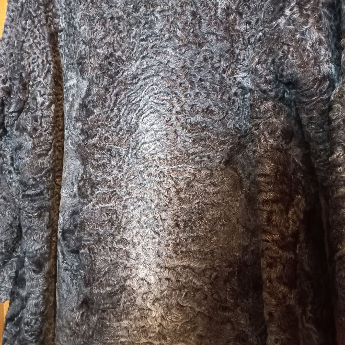 Cappotti: Graue Persianer Mantel  Gr.38 – Usato da emmetten venduto da Ladys4 2