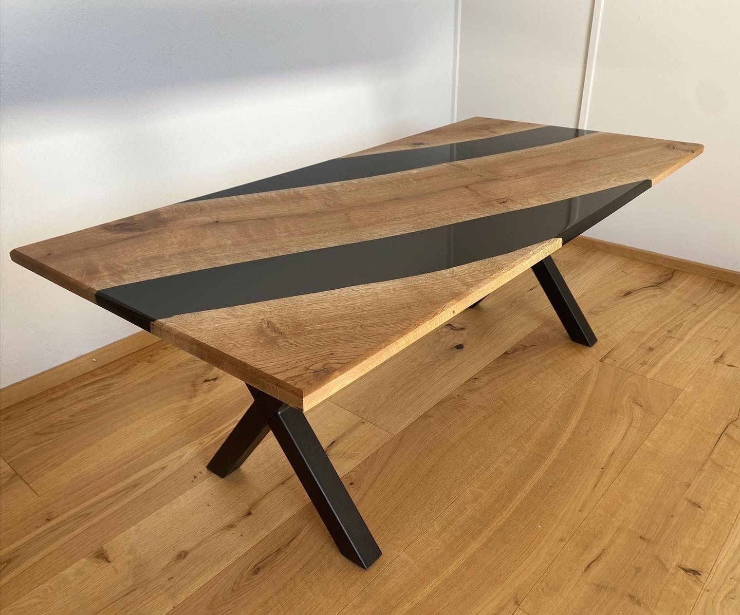Tische: Epoxy River Table **Tiefschwarz** – Gebraucht aus Niederuzwil von gullipulli 1