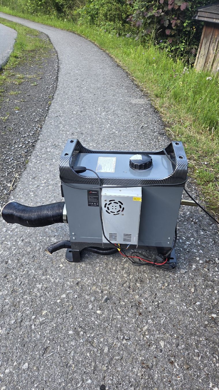 Radiatori: Standheizung Diesel (230V oder 12V) 5-8kw – Usato da Gersau venduto da schweizertradition