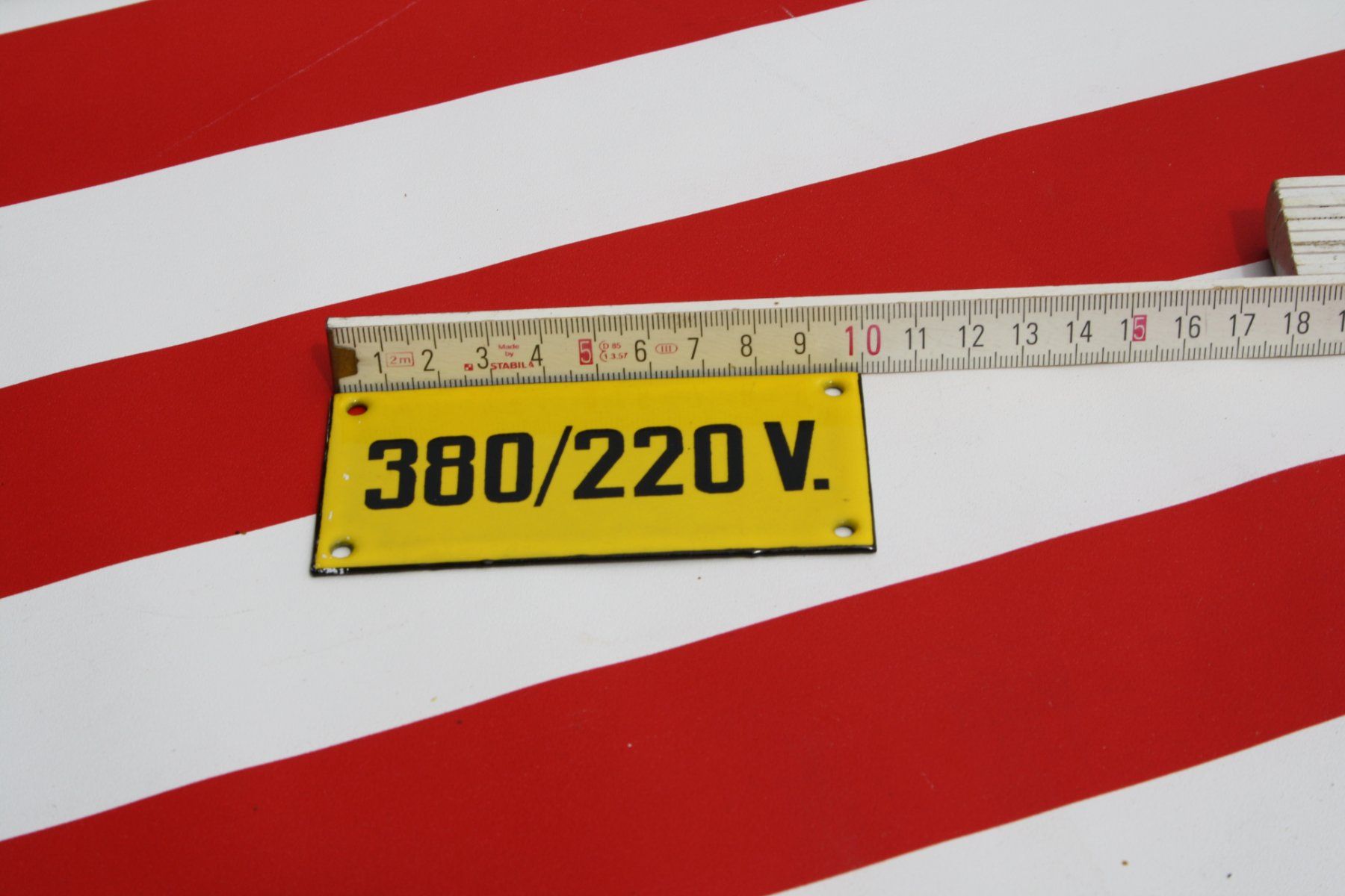 Insegne: EMAILSCHILD 380/220 V. VINTAGE – Usato da Wauwil venduto da Pneuedy 4