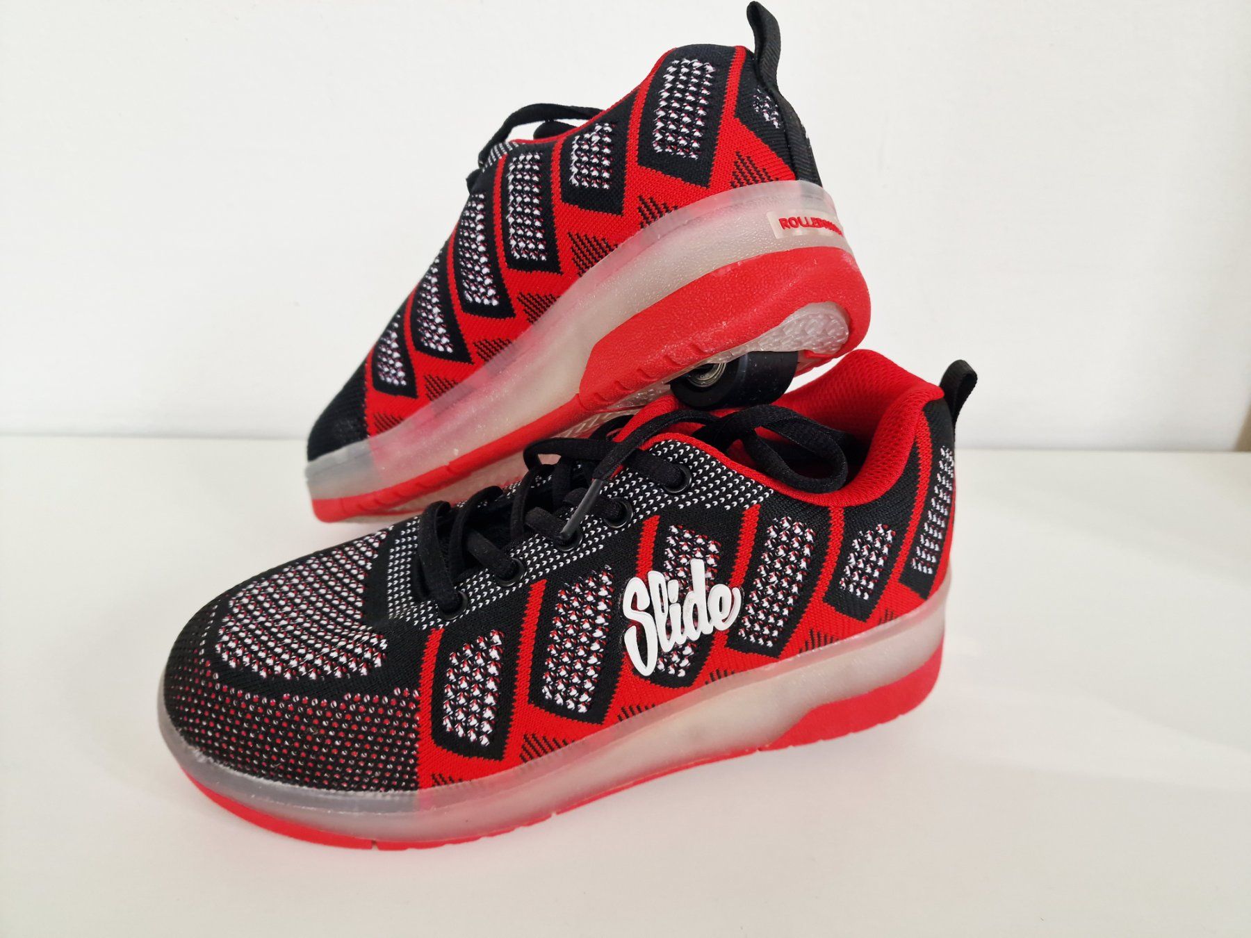 Schuhe für Jungen: Neue Kinder Roller Slide Sneaker Gr. 33 – Gebraucht aus Hallau von CHACLA