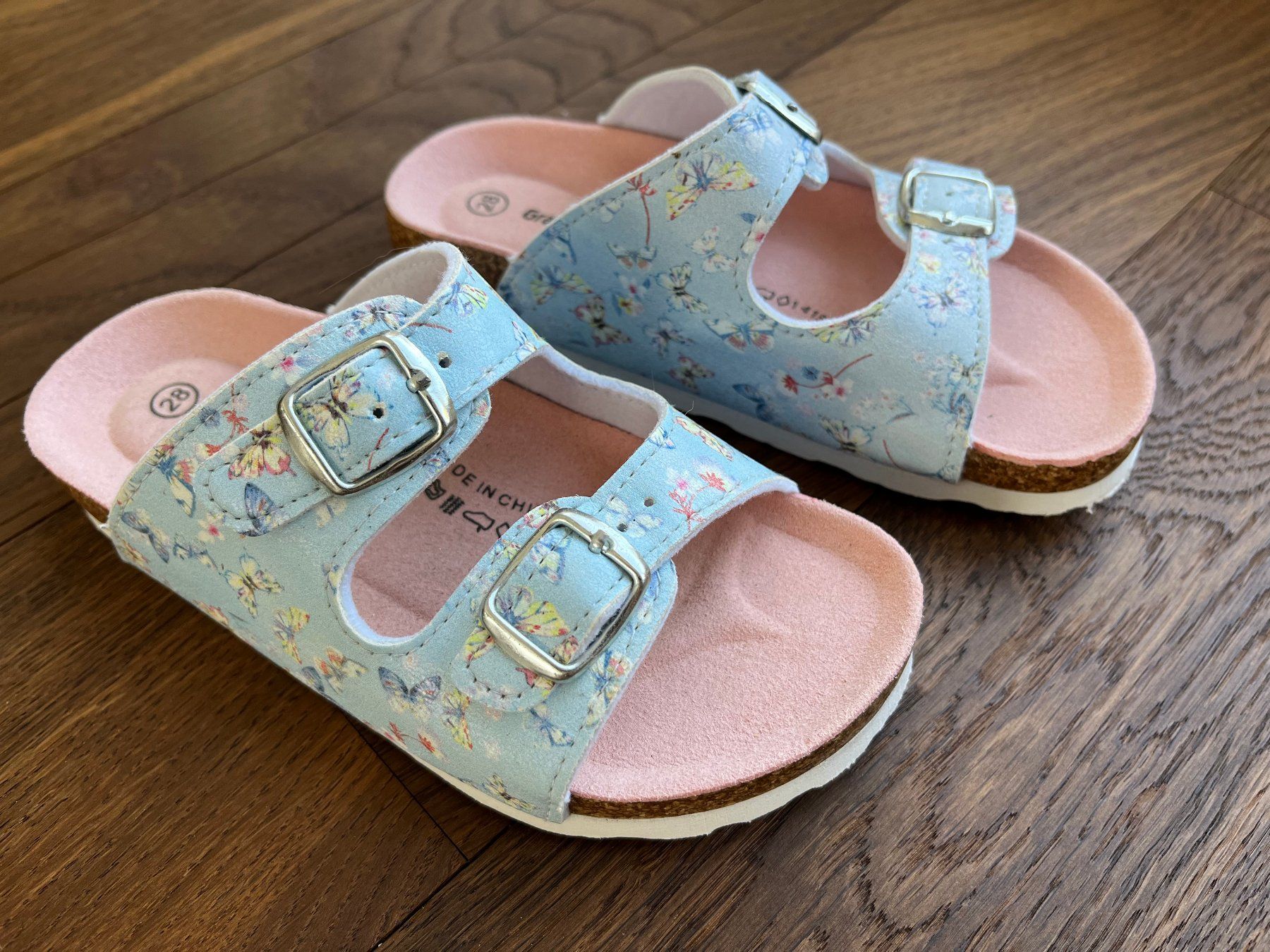 Graceland Schuhe für Mädchen: Sandalen Pantoletten Gr. 28 Mädchen Schuhe – Gebraucht aus Affoltern am Albis von Blackrhythm