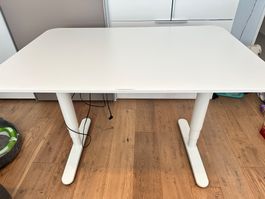 Ikea Bürotisch elektrisch verstellbar