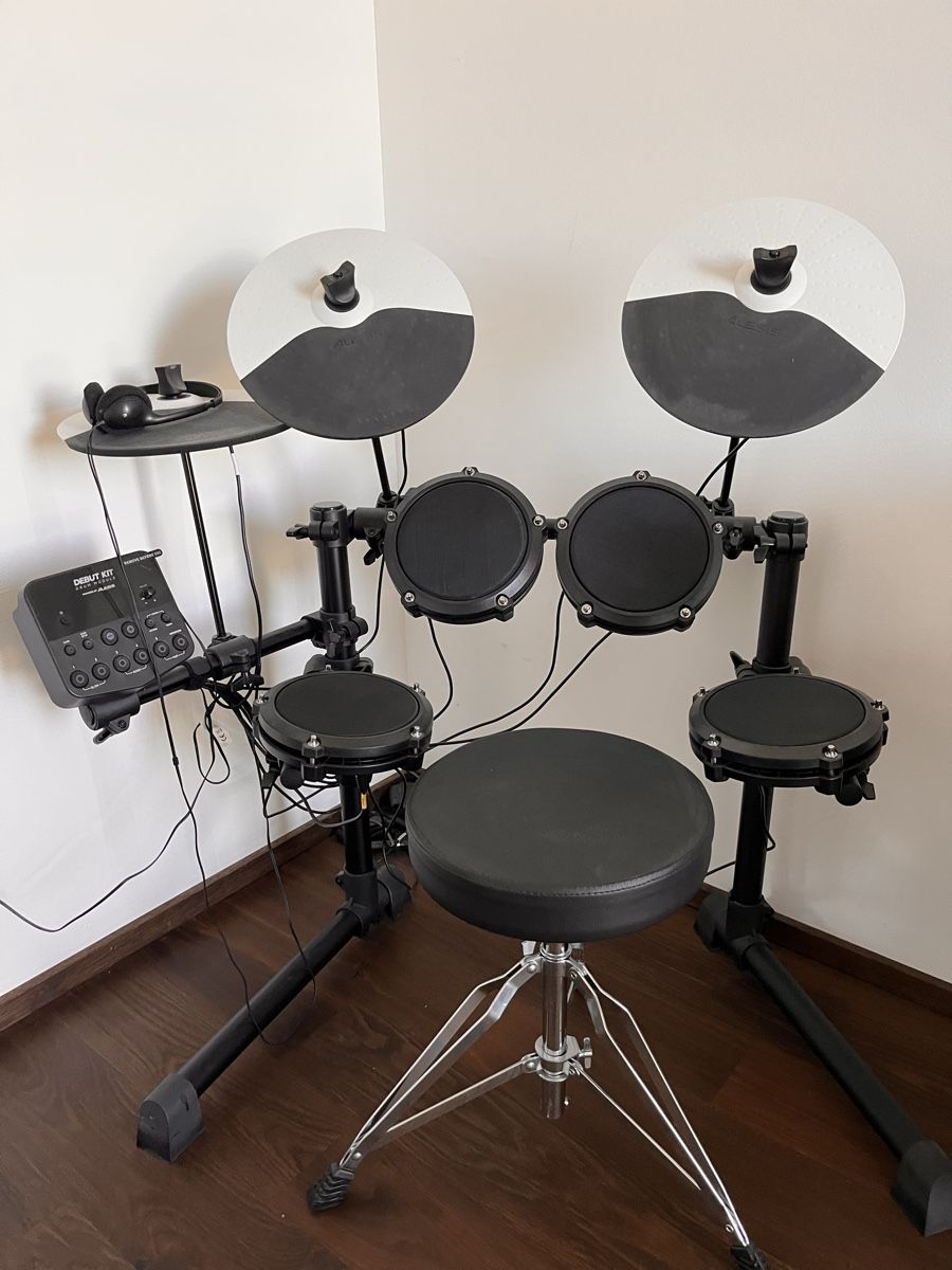 Alesis Strumenti musicali: Alesis Debut Kit – Komplettes E-Drum-Set – Usato da Männedorf venduto da tuyou