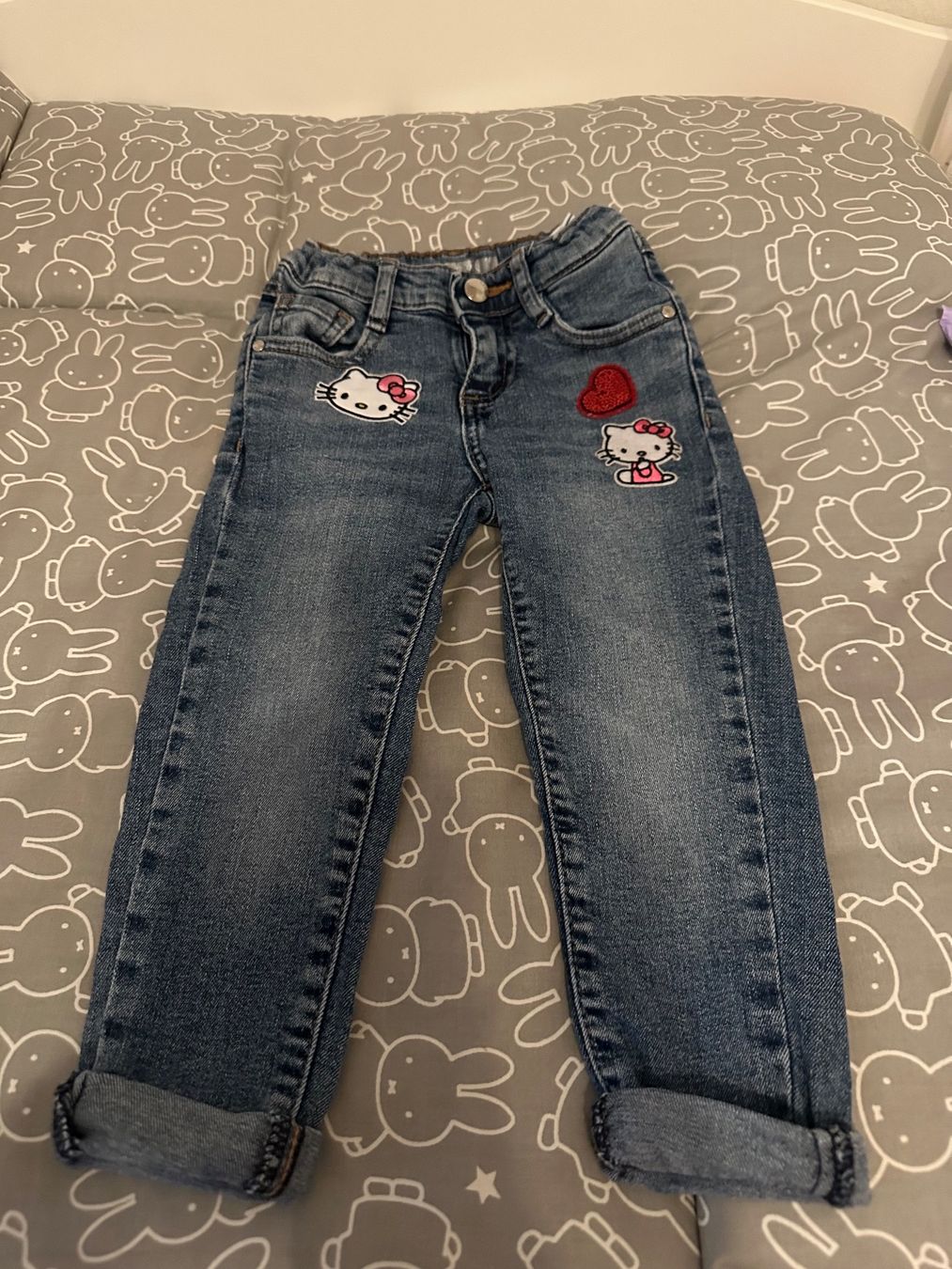 Guess Pantaloni: Guess Baby trousers 92 – Usato da Zürich venduto da Bybyana
