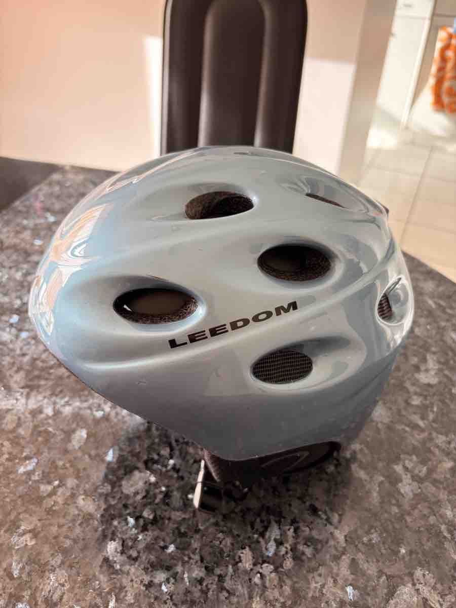 Helme: Leedom Prophet Skihelm Grösse M 55cm – Gebraucht aus Utzigen von fru_6zq6 1