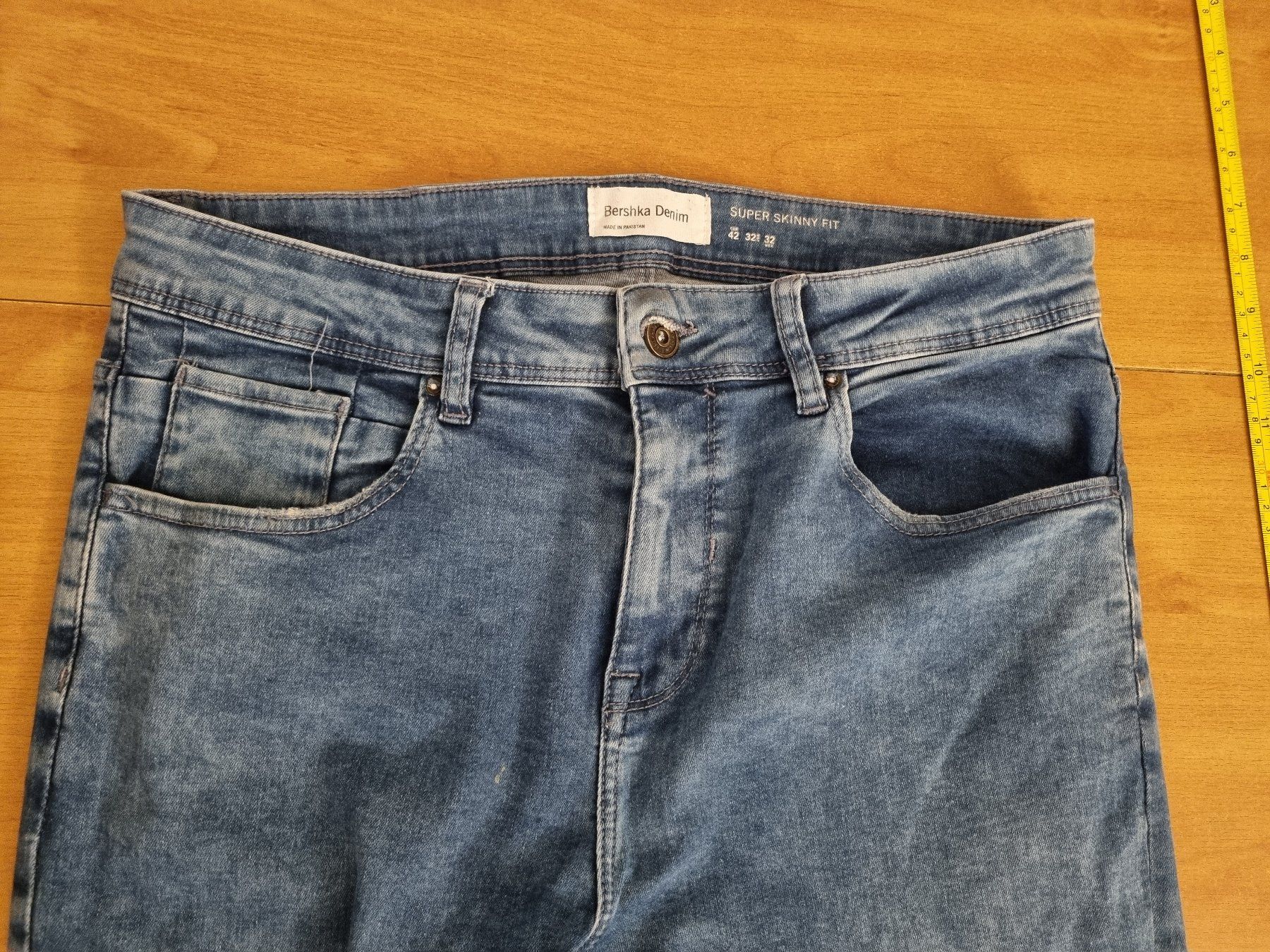 Bershka Jeans: Lot de 4 Jeans déchirés taille 42 Bershka et Pull & Bear – Usato da Carouge GE venduto da serginho22 5