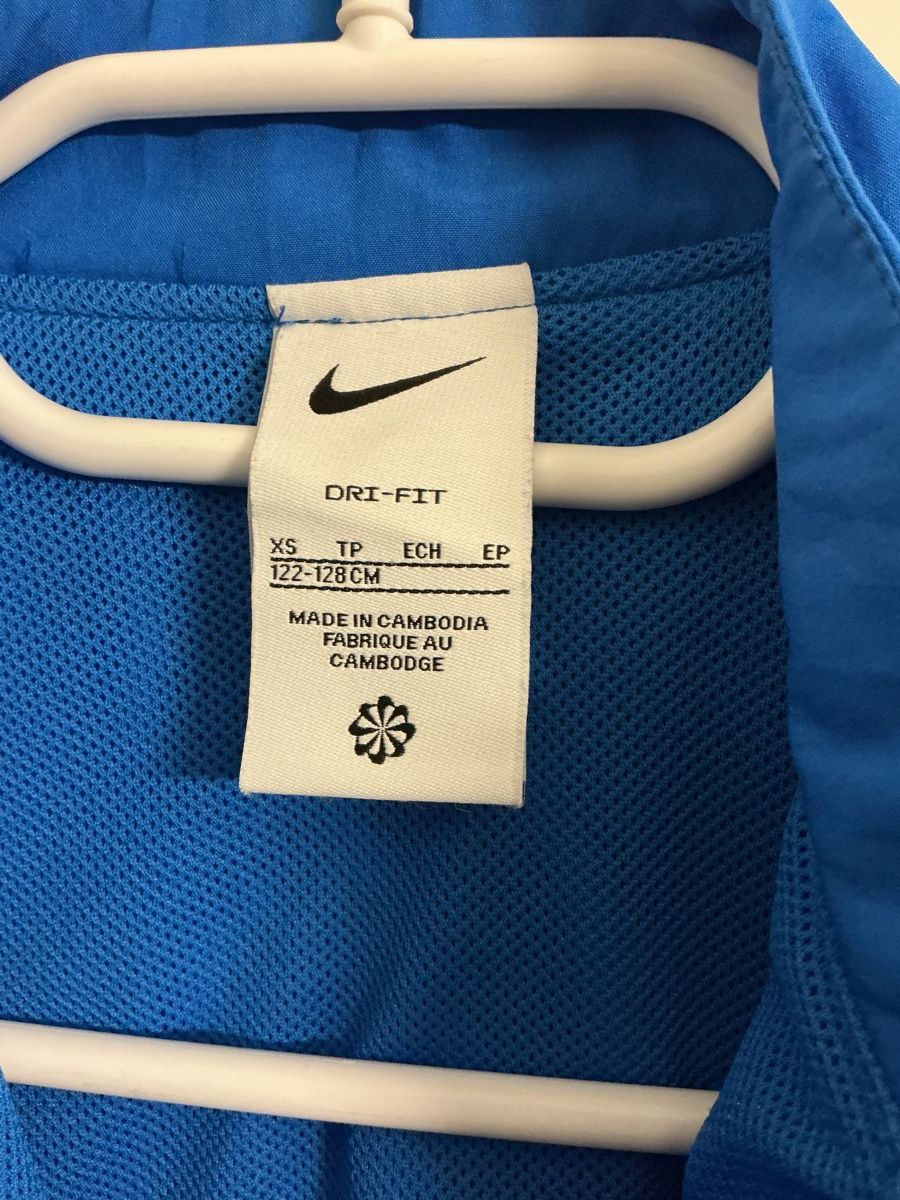 Nike Giacche & Cappotti: NIKE Jacke Gr. 122/128 – Usato da Villmergen venduto da schnuu73 2