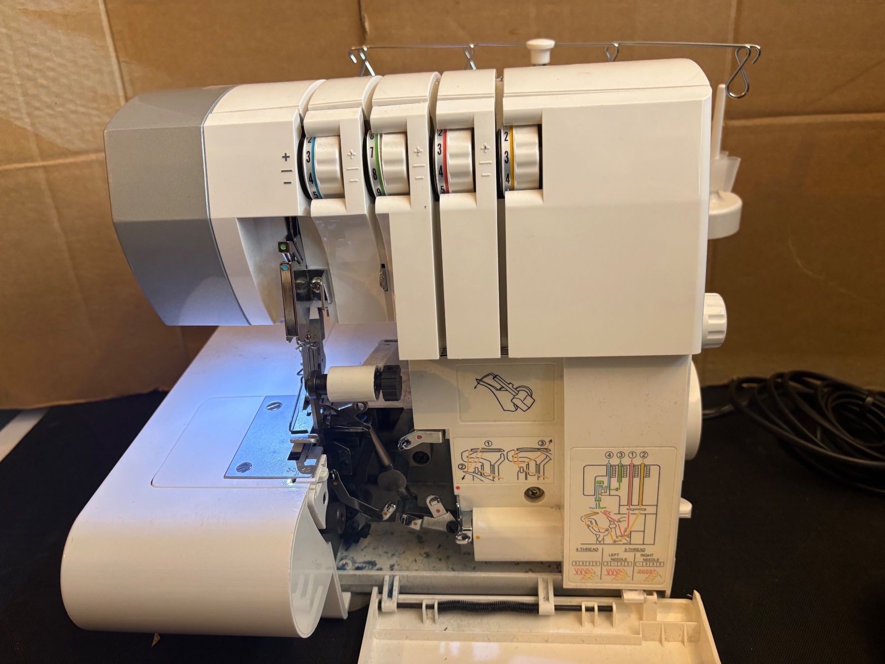 Singer Macchine da cucire: Singer 14SH754 Overlock -  Nähmaschine – Usato da Lausen venduto da sen_jm7c 4
