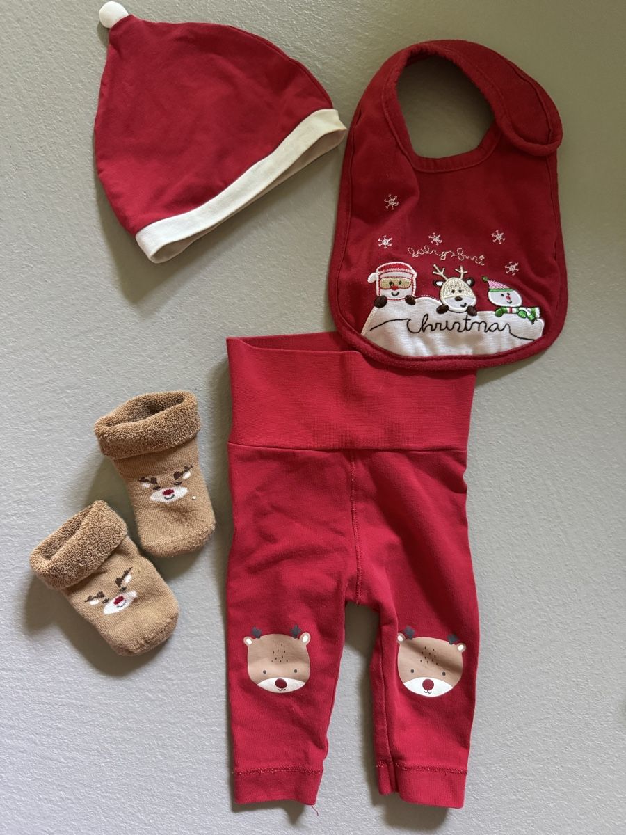 Lotti & Set di vestiti: Baby Weihnachtsoutfit Gr.56 – Usato da Kilchberg ZH venduto da ann_f79h