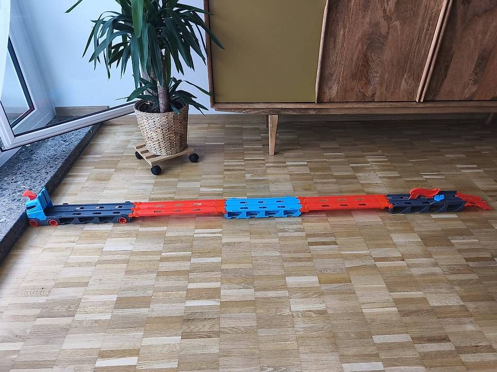 Spielzeuge: Hot Wheels 2-in-1 Renntransporter – Gebraucht aus Bern von jblanchard 1