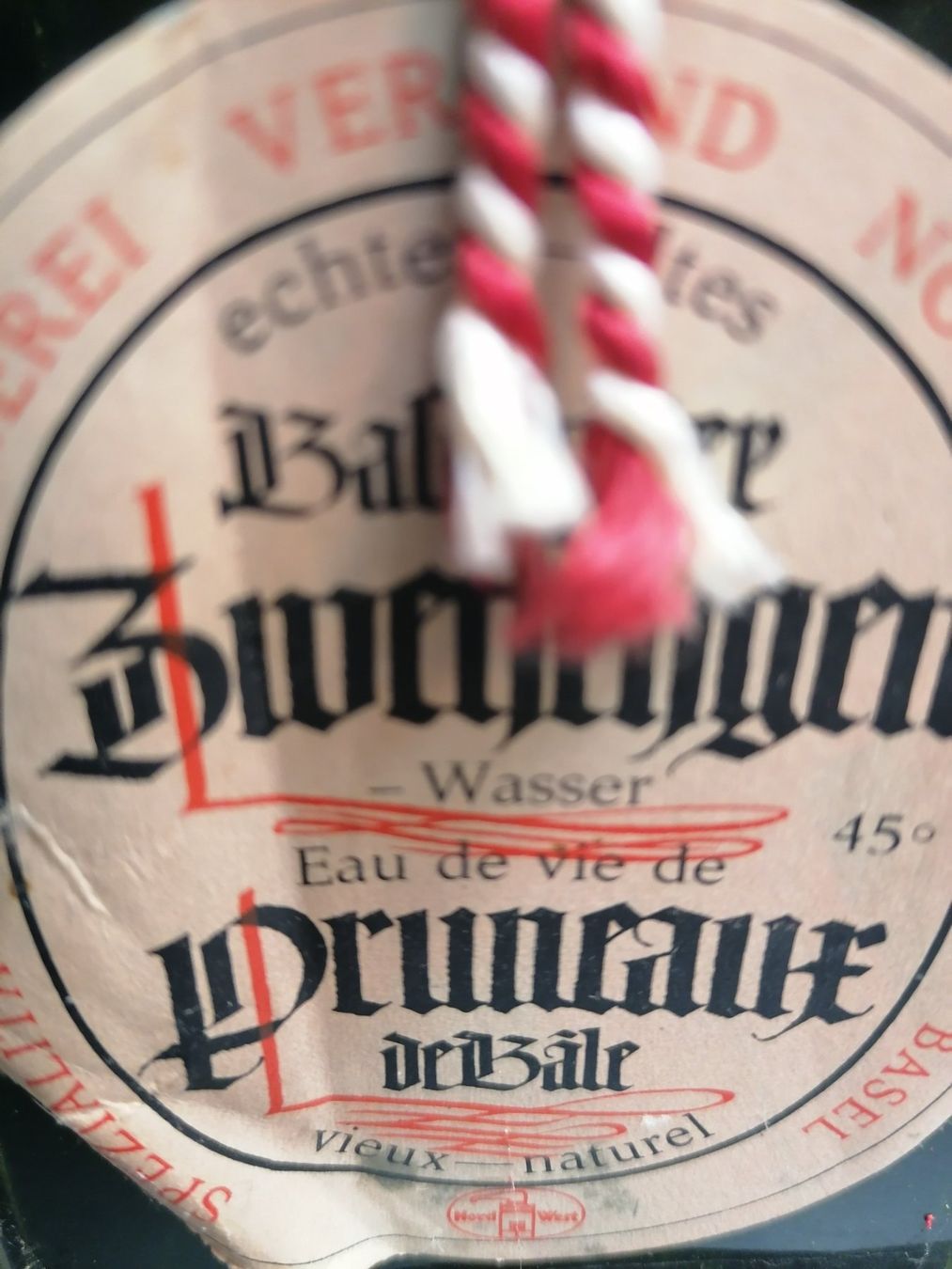 Spirituosen: EAU DE VIE PRUNEAUX DE BÂLE – Neu und originalverpackt aus Genève von Leboucheoreilles 4