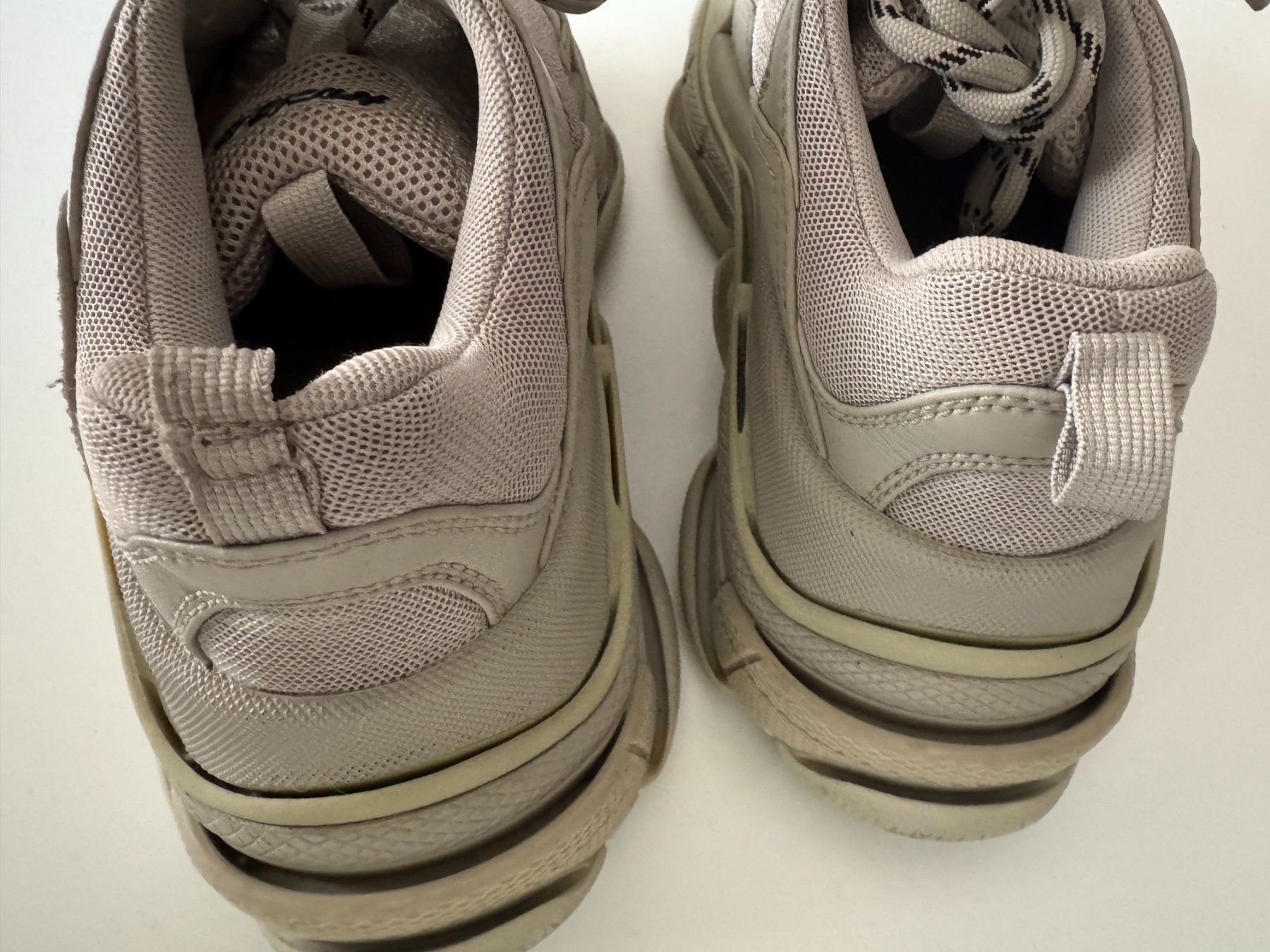 Balenciaga Damenschuhe: Balenciaga triple s, Grösse 38, beige – Gebraucht aus Rotkreuz von Servette1 2