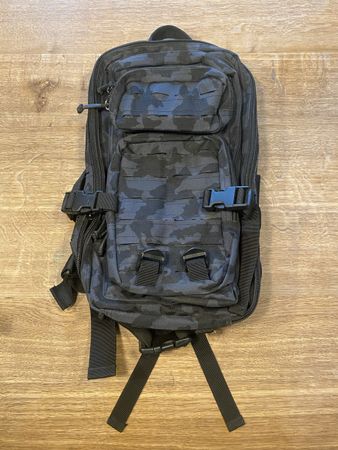 Taktischer Rucksack dunkles Tarnmuster