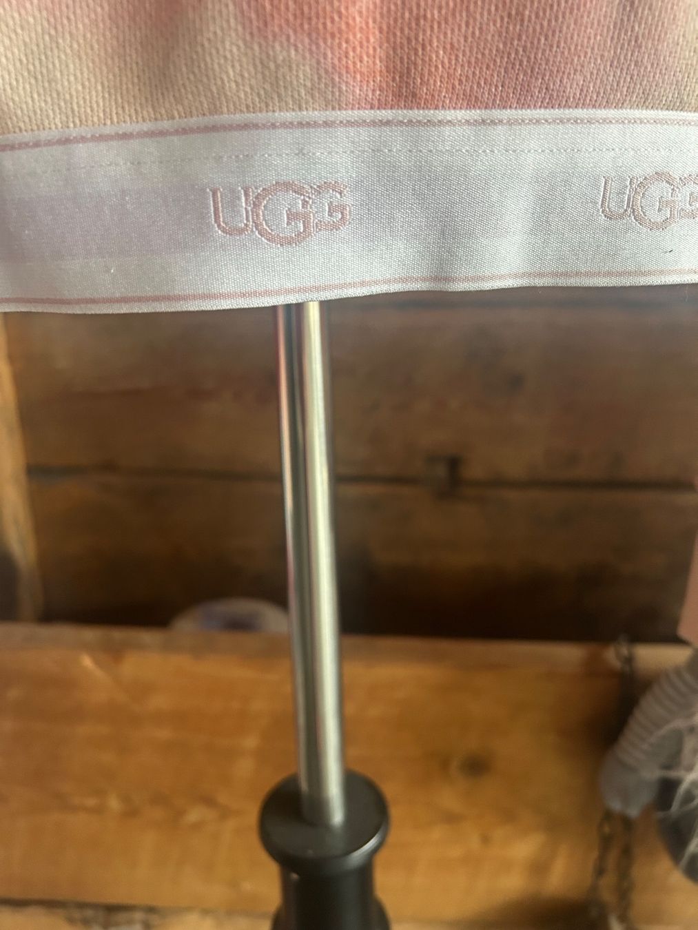 Ugg Giacche: UGG sweat à capuche – Usato da Val-d'Illiez venduto da Dombou 2
