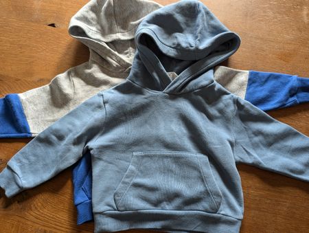 2 Kapuzen Pullover