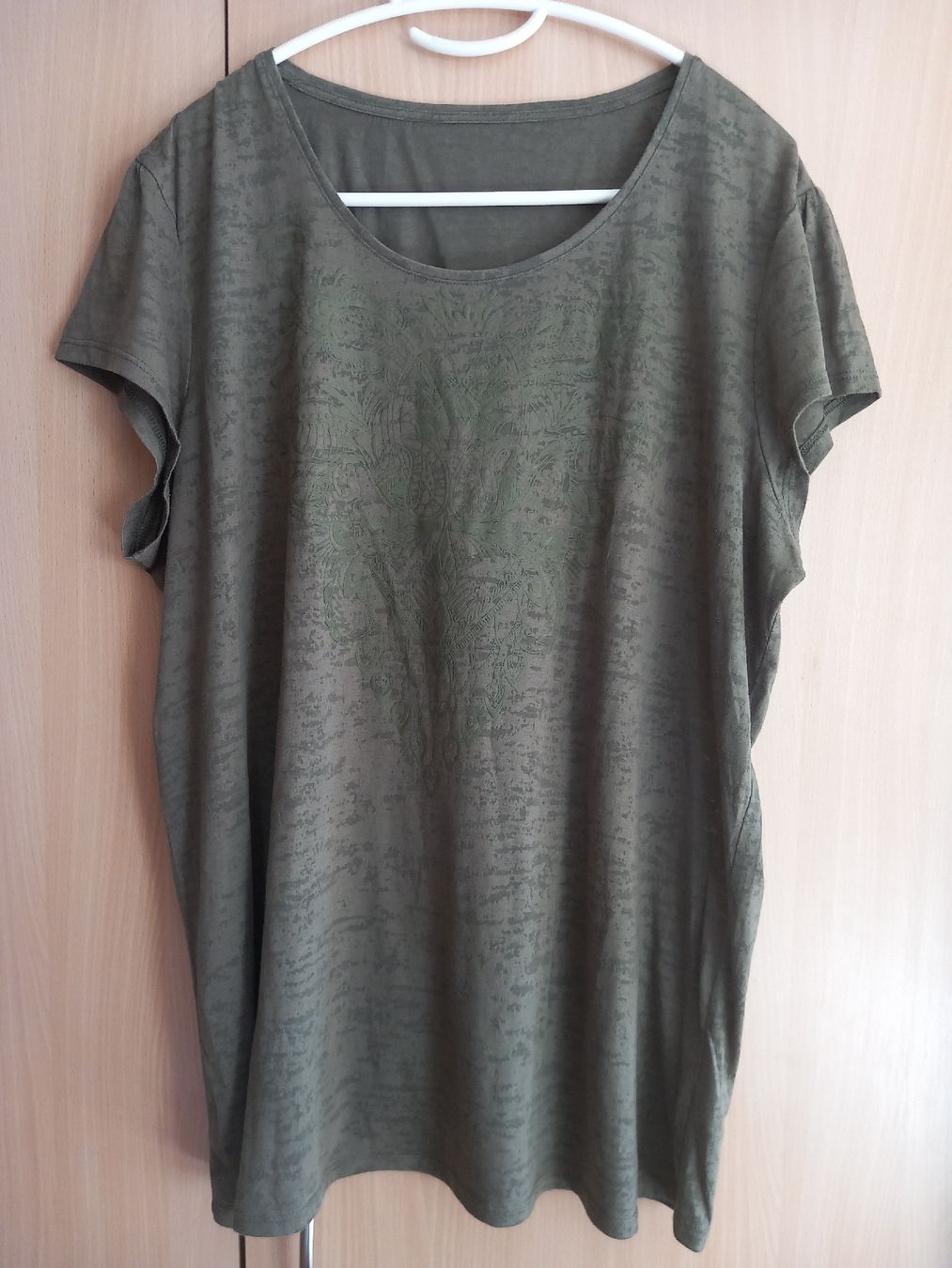T-shirt: T-shirt ample vert kaki Taille M – Usato da Faoug venduto da per_kp6r