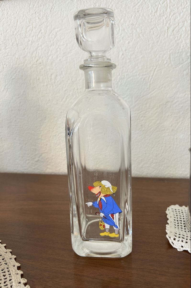 Caraffe: Schnaps Karaffe mit Waggis – Usato da Basel venduto da Janisabdias