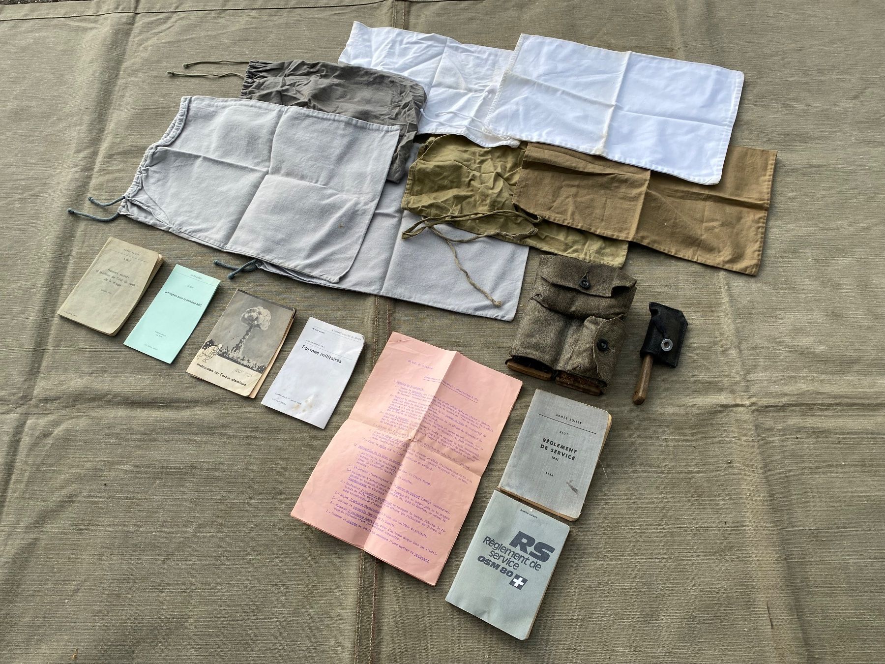 Schweizer Armee Uniformen: Schweizer Militär Reglemente und Schuhputzzeug – Gebraucht aus Feldbach von Fea1 2
