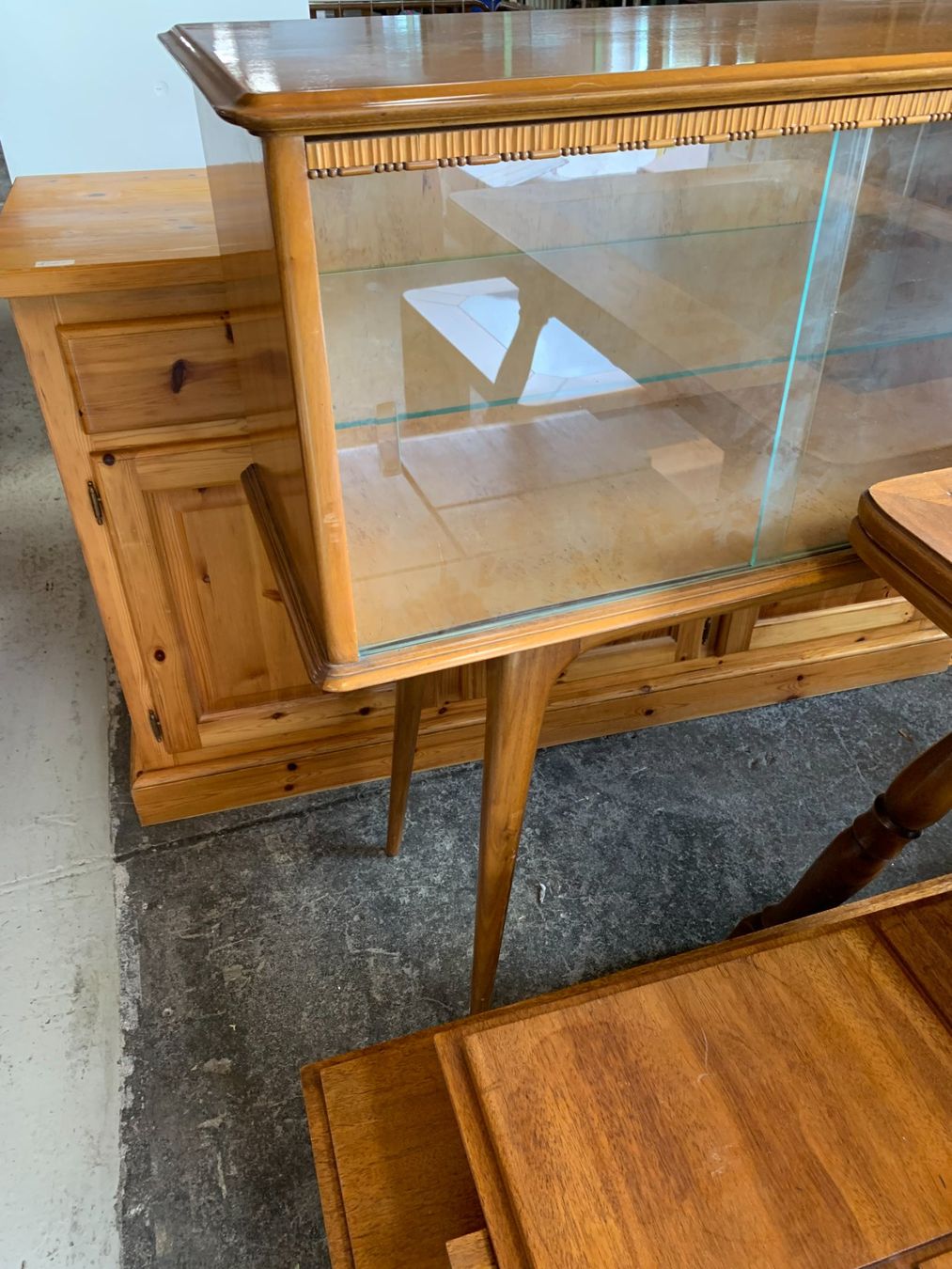 Vetrine: Mid-Century Vitrine – Usato da Pregassona venduto da ModernistaCH 1