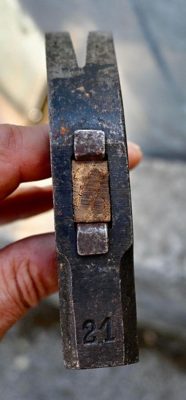 Tutti gli attrezzi: Antiker SCHUSTERHAMMER punziert 21 länge 31cm – Usato da Pfaffhausen venduto da mono_rec 1