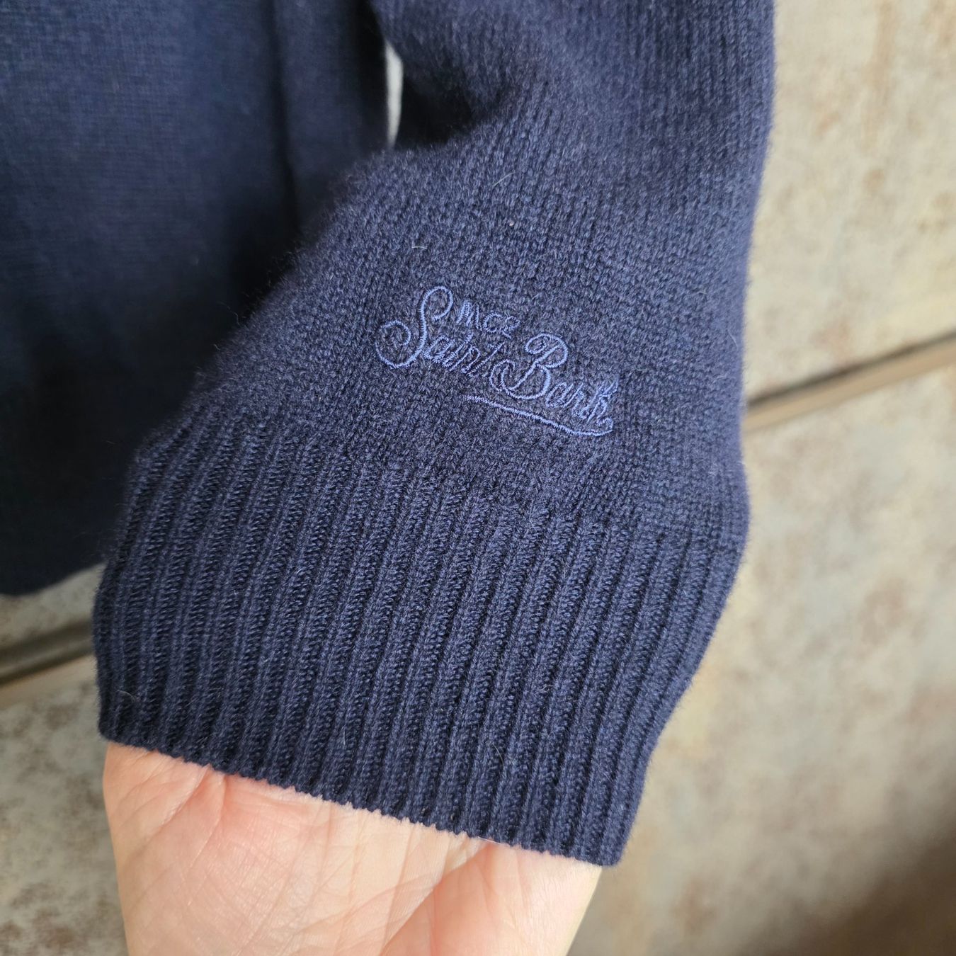 Pullover & Sweatshirts: 🐸 ST. BARTH KASCHMIR PULLOVER L " GIN SOLVES EVERYTHING " – Gebraucht aus Môtier (Vully) von Frogs 2