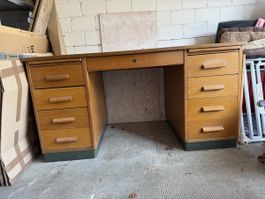 Alter Massivholz Schreibtisch
