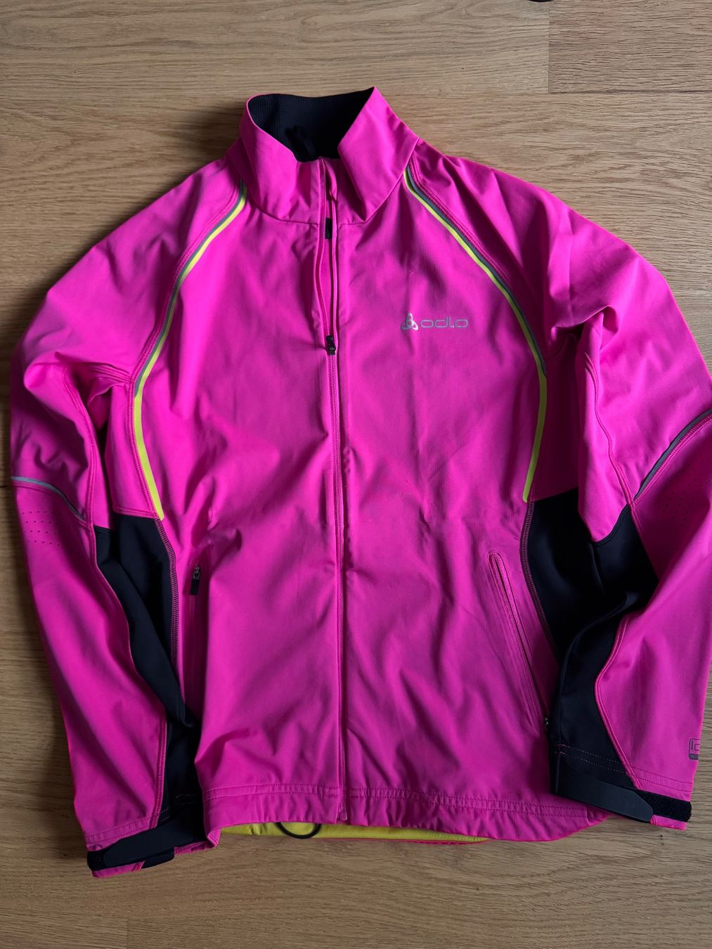 Odlo Giacche: Dünne Softshell Multisport Damen Gr. M - Pink - neuwerig – Usato da Uster venduto da Peter_fro