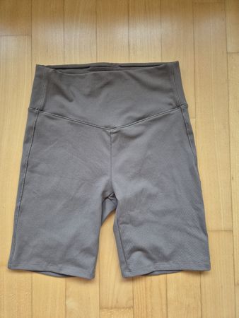 Oysho Sportshorts High Waist Gr. M Taupe wie neu