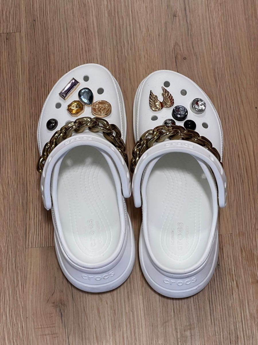 Crocs Scarpe da donna: Crocs mit Charms - Grösse 37 – Usato da Münchwilen AG venduto da ger_5gqp 2