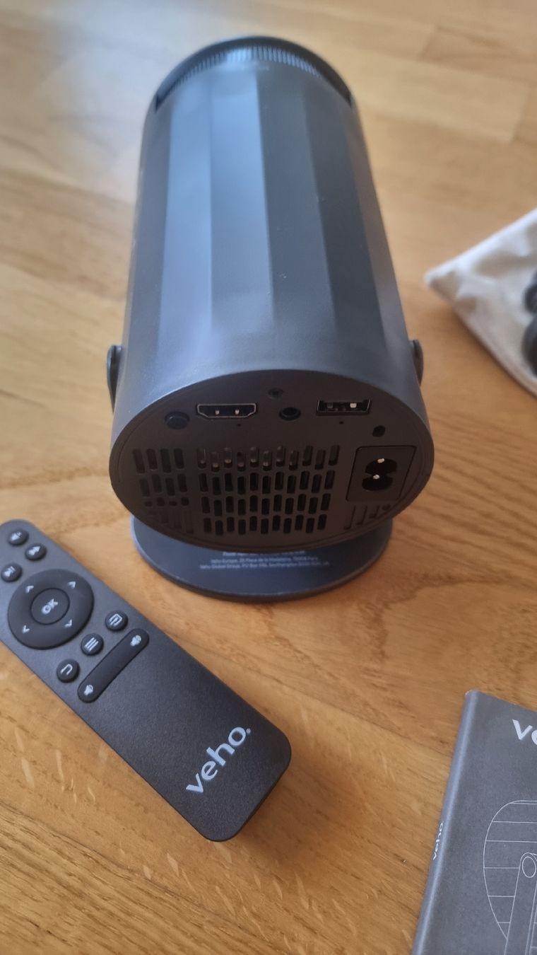Vidéoprojecteurs: Proiettore Veho Quda FX Smart con accessori – Neuf (Voir description) à Altdorf UR par Adeleiro 4