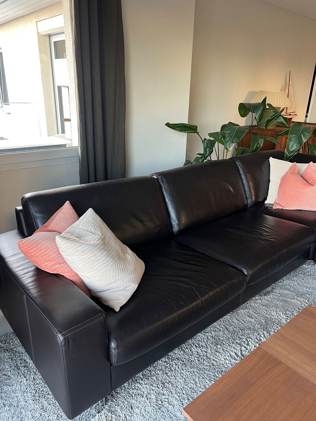 Divani: Ecksofa Leder schwarz L-Form gebrauchter Zustand – Usato da Schindellegi venduto da Sunbeamtiger 2