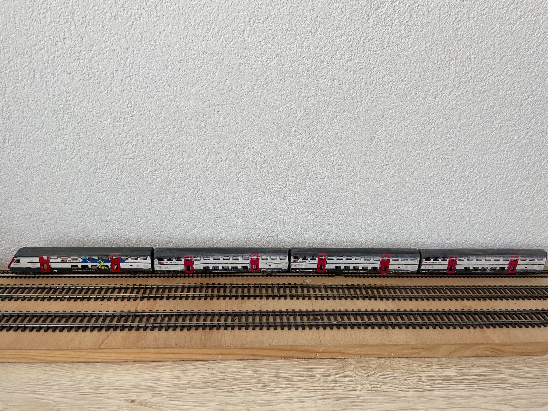 Fleischmann Modellini di ferrovie: Fleischmann Spur N SBB Dosto Eigenbau 4 teilig – Usato da Rorschach venduto da Karotten 1