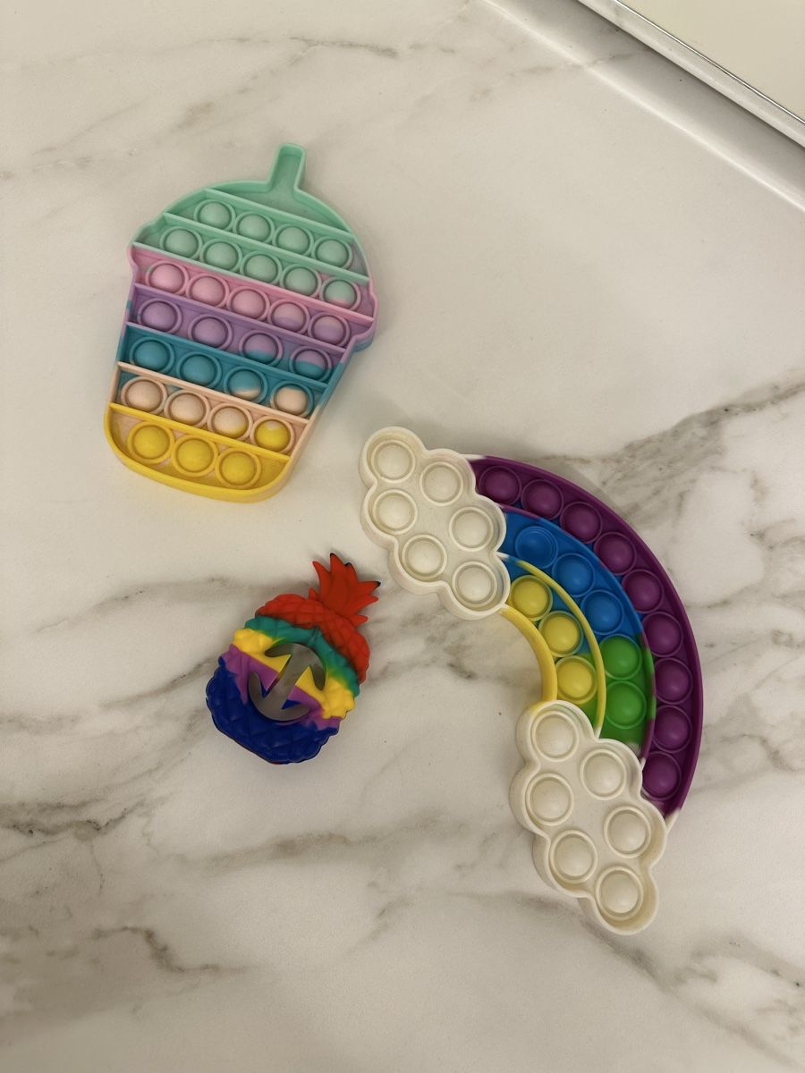 Giocattoli: Set mit 2 Pop It's & 1 Squishy – Nuovo (secondo la descrizione) da Koppigen venduto da mrs_5gyj 1