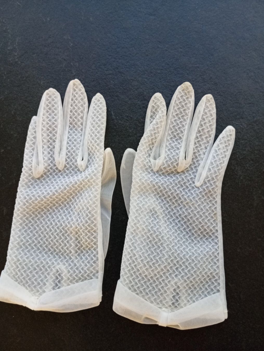 Guanti & manicotti: 4 Paar Damenhandschuhe Vintage – Usato da Oberägeri venduto da baerghuus 3