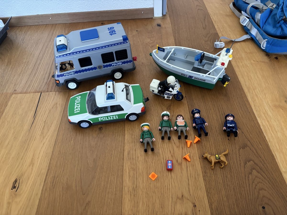 Playmobil Spielzeuge: Playmobil Polizeiset mit Zubehör – Gebraucht aus Grosswangen von Sunnyday35