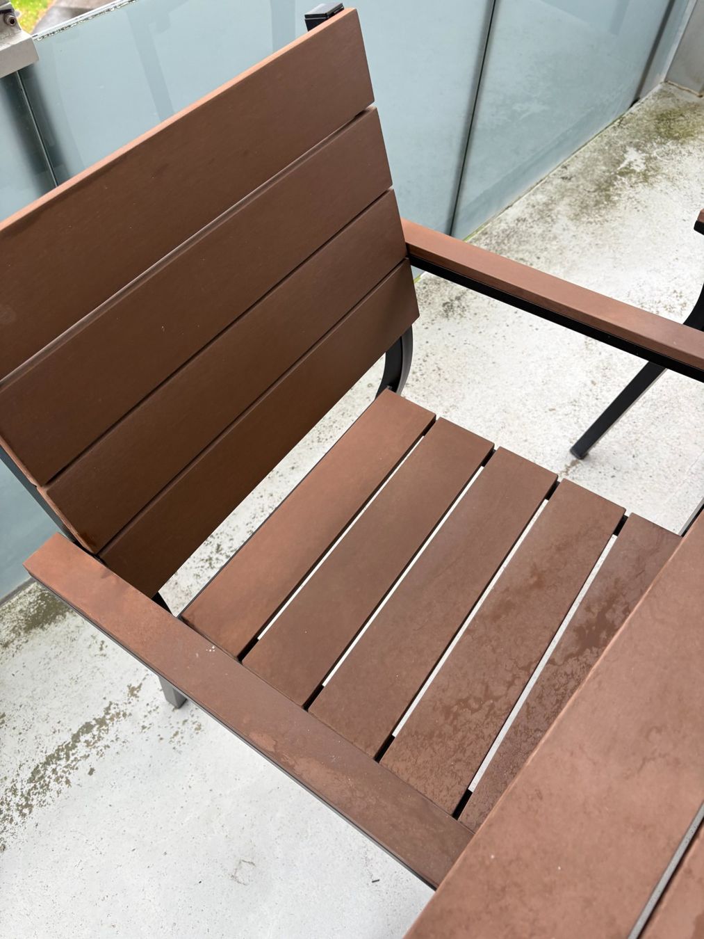 Set tavolo e sedie: Gartentisch mit 2 Stühlen und einer Bank – Usato da Schwyz venduto da Aarwen 1