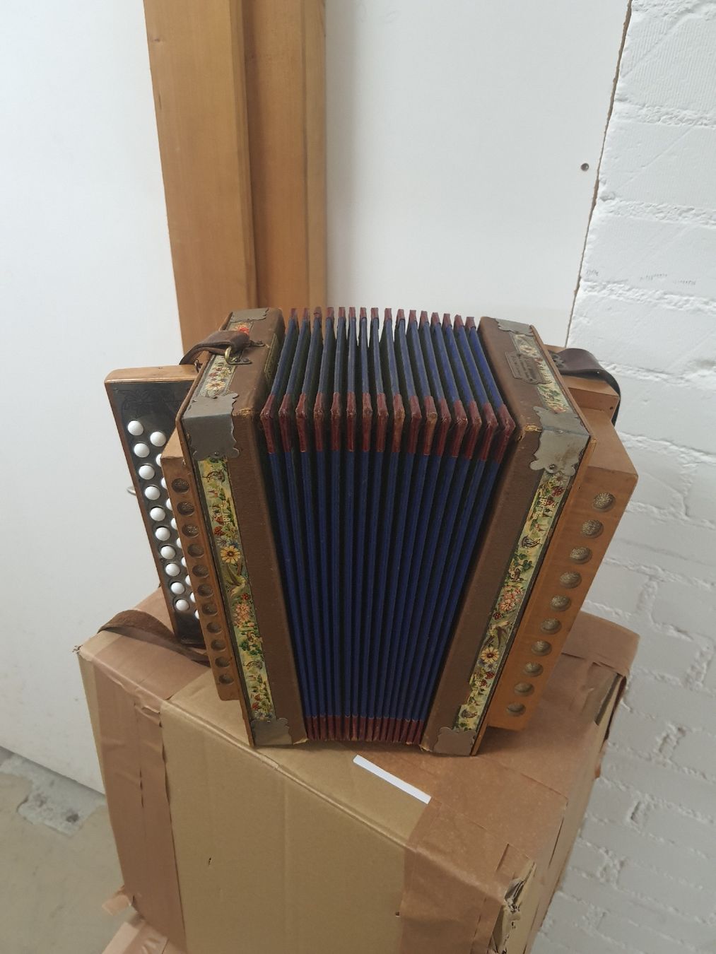 Instruments de musique: schwyzerorgeli 8 basses à restaurer  – D'occasion à Pont-de-la-Morge par Mirabelle0 1