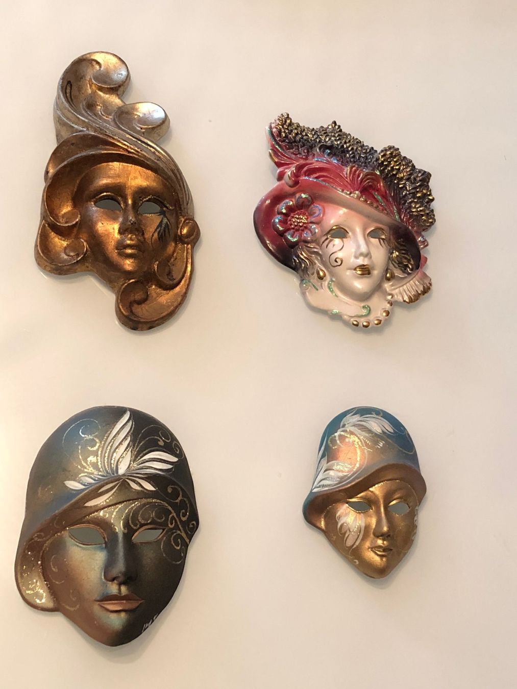 Masques: 4 Hübsche Venezianer Masken – D'occasion à Röschenz par Tashroal