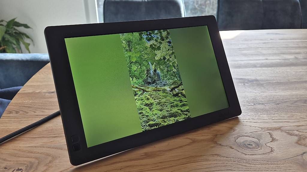 Cornici: Nixplay Digital Bilderrahmen W10B + WLAN – Usato da Oberarth venduto da g3n_h6sr 2