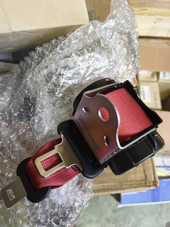 Alle Autoersatzteile: Original Zubehör KIA Stinger rote Gurte – Gebraucht aus Urnäsch von Furor_Teutonicus 1
