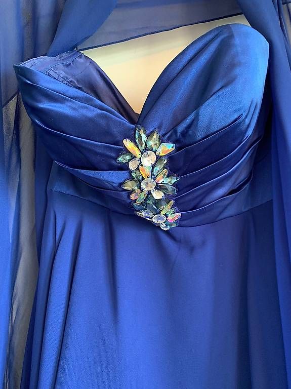 Robes: Wunderschönes Ball/-Abendkleid  – D'occasion à Kirchenthurnen par sil_vm6k 1